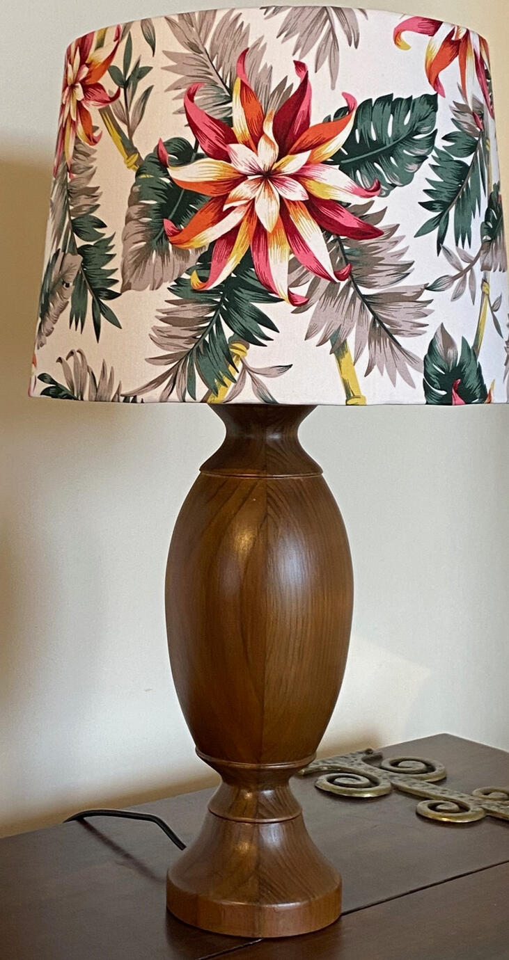 The Ebon Table Lamp